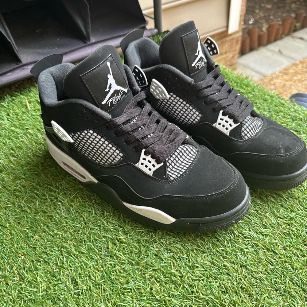 Jordan Men's Black and White Sneakers size 10